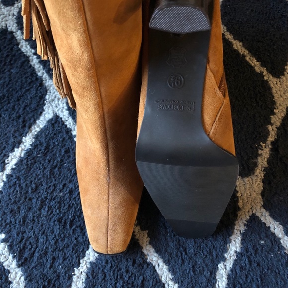 Women’s fringe boots - Picture 2 of 3